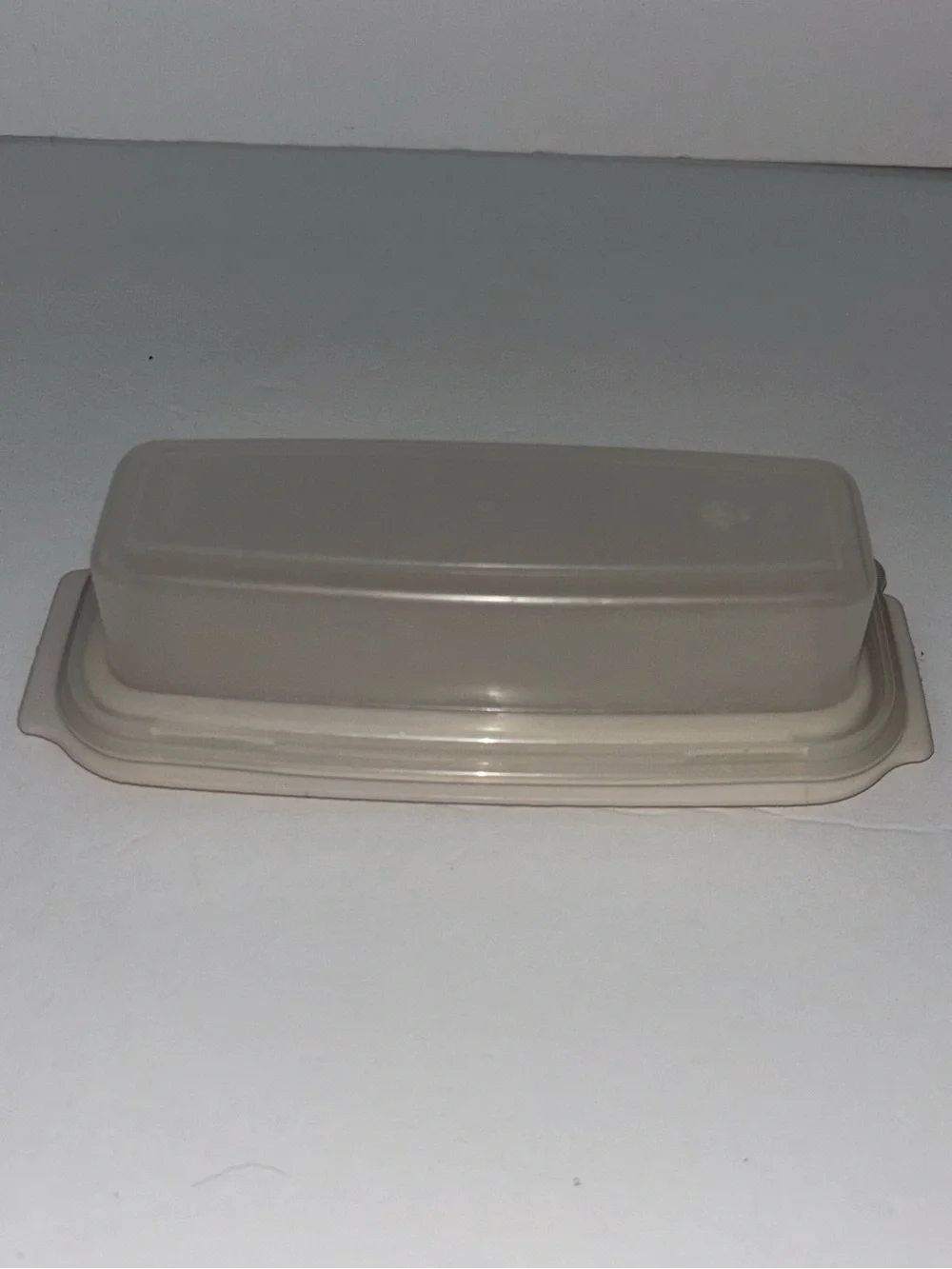 Vtg Rubbermaid Butter Dish Keeper Clear Lid Almond Base